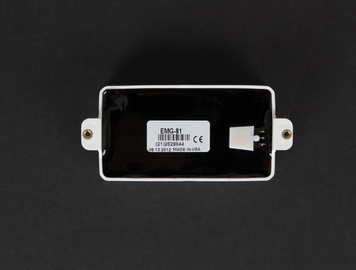 EMG 81 화이트 픽업 후면 퀵 커넥터 단자