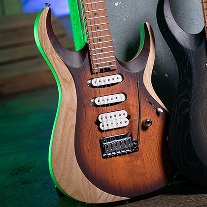 선명하고 굵직한 물결 나뭇결이 특징인 최고급 경량 스웜프 애쉬 Swamp Ash 일렉기타 바디