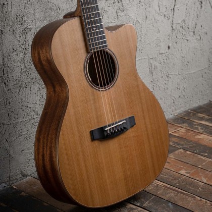 콜트 Flow-OC 올솔리드 기타 레드 시더 단판 상판 및 마호가니 단판 측후판 목재 결 상세