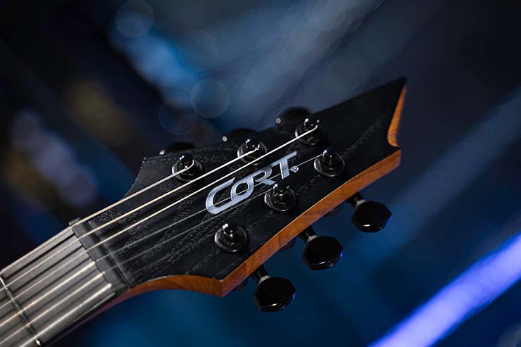 콜트 KX700 EverTune 헤드스탁 및 지판 디테일 2