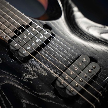 Seymour Duncan Nazgûl 리어 픽업과 Sentient 프론트 픽업이 탑재된 콜트 KX700 전면 하드웨어