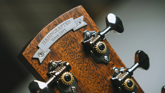 헤드스탁 뒷면 크래프터 Handcrafted Since 1972 헤리티지 배너 플레이트