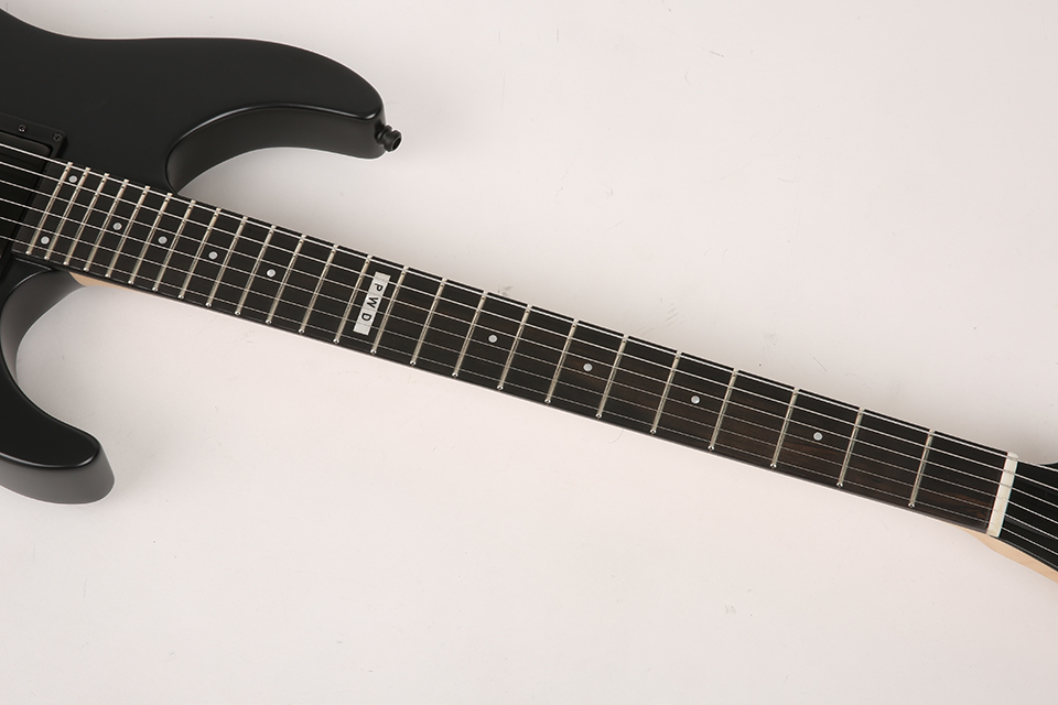 EMG Metalworks 60/81 픽업 및 Gotoh String-Thru 브릿지