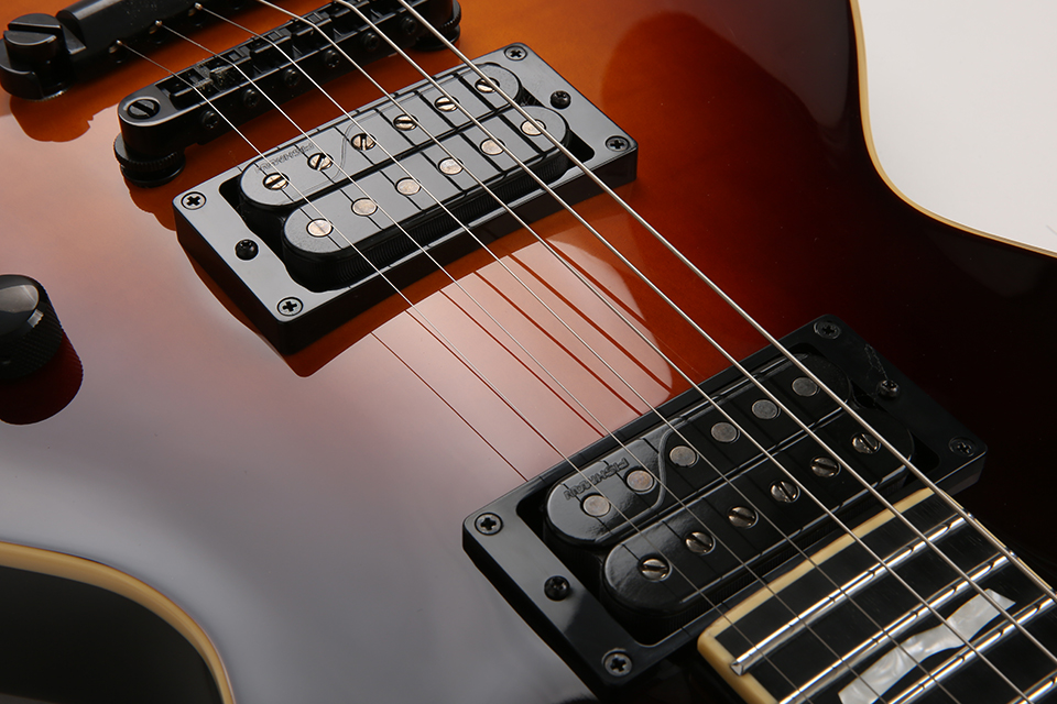 Fishman Fluence Open Core Classic 픽업 세트 탑재