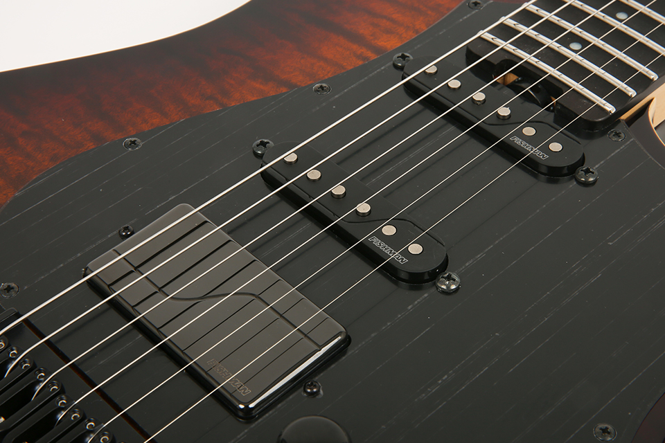 Fishman Fluence HSS 픽업 및 Hipshot 하드테일 브릿지 탑재